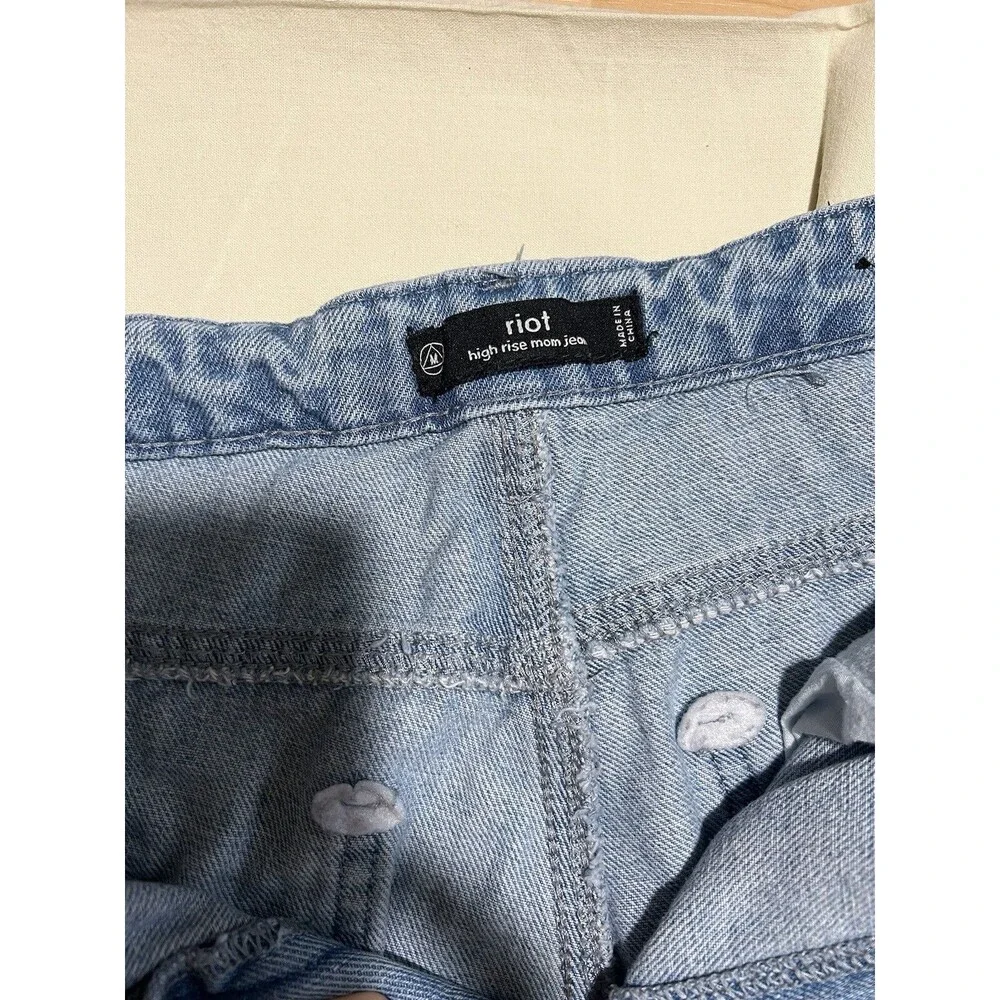Riot High Rise Mom Jeans Size 8/Medium Ripped Distressed %100 Cotton - Picture 5 of 12
